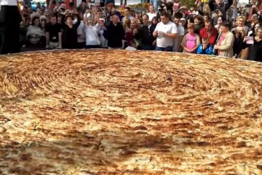 (VIDEO) 650 kila bureka i 1.500 ćevapa - TO MOGU SAMO BOSANCI