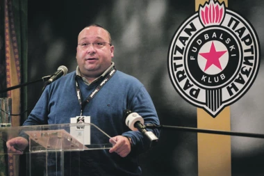 (VIDEO) Na šta ovo liči? Vladimir Vuletić opet bruka Partizan i Pravni fakultet svojim ponašanjem!