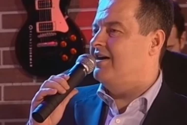 DAČIĆ POSTAO MANEKEN ZA PARFEM "MILJACKA": Halid Bešlić smislio novi posao za šefa diplomatije