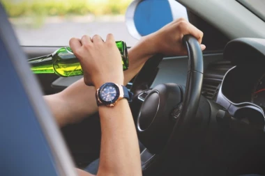 VOZIO AUTOMOBIL SA 2,45 PROMILA ALKOHOLA U KRVI