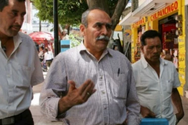 POLITIČAR SPALJEN ZAJEDNO SA PORODICOM