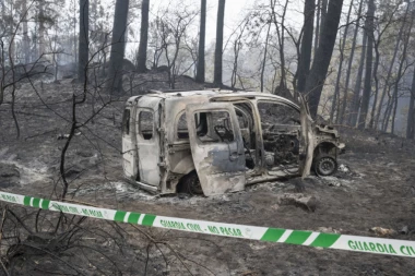 URAGAN OFELIJA ZA SOBOM OSTAVLJA POŽARE: Najmanje 20 mrtvih