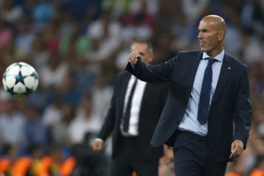 (VIDEO) Dobro je prošao: Igrač Selte se okliznuo, pa nogom u usta udario Zidana