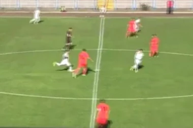(VIDEO) GOLČINA SA POLA TERENA! Filipović probušio golmana u petoj sekundi meča