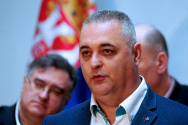 Poslanik Pekarski napustio Velju i prešao u SNS!