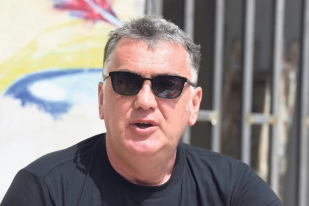 KULTNI ROK MUZIČAR BEZ UVIJANJA: Ljudi savijaju kičmu zbog sitnih interesa!