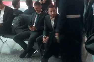 (VIDEO) Crno-beli sleteli u Albaniju, POLICIJE KAO MRAVA!