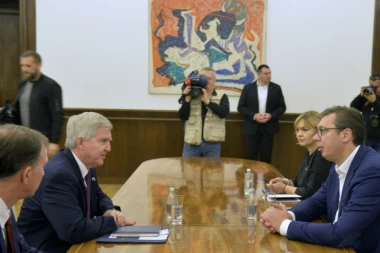 SAD PODRŽAVAJU DIJALOG O KOSOVU