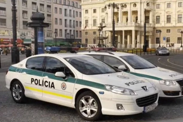 STRAVIČAN UDES U SLOVAČKOJ: Nastradalo četvoro dece, vatrogasci plakali dok su ih izvlačili iz olupina!