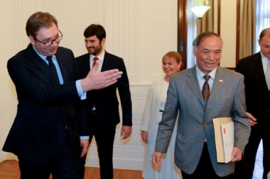 KINESKI AMBASADOR O 10 GODINA SNS: Vaša stranka je napravila svetsko čudo