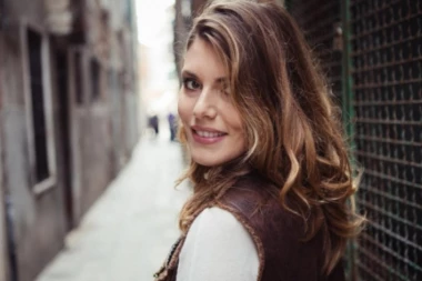 SVI SU GLEDALI U NJENE GRUDI: Naša glumica pokazala telo nakon porođaja!