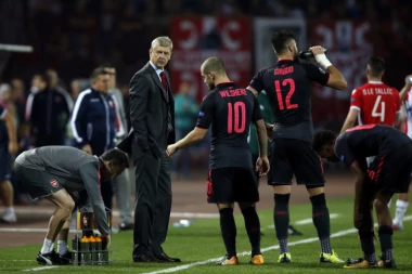 (VIDEO) TUNEL UŽASA: Igrači Arsenala su ovuda morali da prođu pre nego što su izašli pred 50.000 Delija!