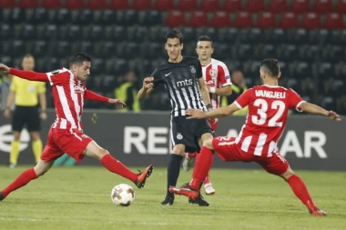 Nervozni Albanci: Trener Skenderbega kritikovao igrače pred put u Beograd!