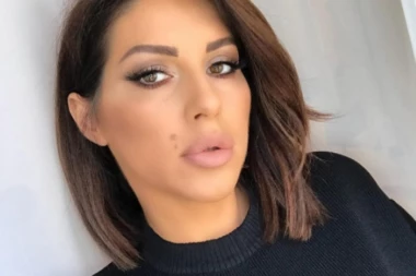 (ŠOK FOTO) POKRETNI SKELETON: Seka Aleksić postala kost i koža, nenormalno izgubila kilograme nakon porođaja!