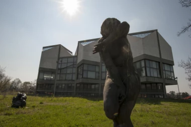 Prvi posetioci posle 10 godina u Muzeju savremene umetnosti!