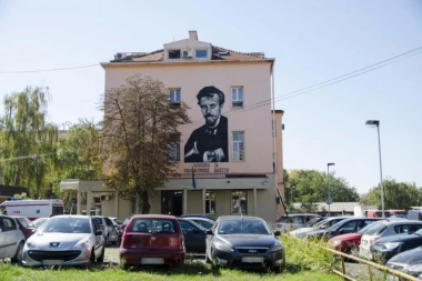 UMESTO U RECI, ZAVRŠIO U "LAZI": Reakcijom policije sprečen pokušaj samoubistva