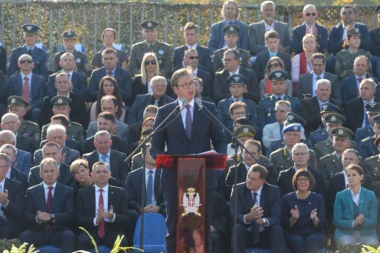 VUČIĆ NA AEROMITINGU: Slavićemo ovaj dan uvek sa ruskim prijateljima!
