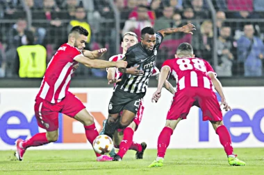 "GROBARI" GRME NA NAJSKUPLJE POJAČANJE: SUMA JE UPUVANA  PETARDA!