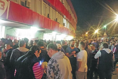 Sramna organizacija na meču sa Arsenalom: TERZIĆ NAVIJAČE TRETIRA KO STOKU!