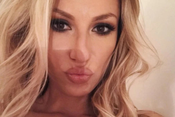 (FOTO) Bile su nerazdvojne, a onda se odjednom desilo OVO: Evo zašto je Rada prekinula druženje sa ovom pevačicom!