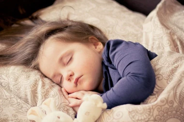 RODITELJI NE ODUSTAJTE, IMAMO REŠENJE ZA VAS! Evo kako da naučite dete da spava u svom krevetu!