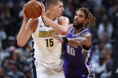 (VIDEO) Jokić asistirao i skakao, Bogdan ni na klupi