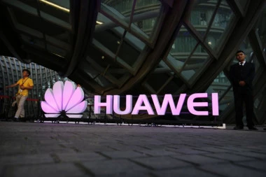 (VIDEO) Huaweijevi 5g automobili će moći da komuniciraju između sebe