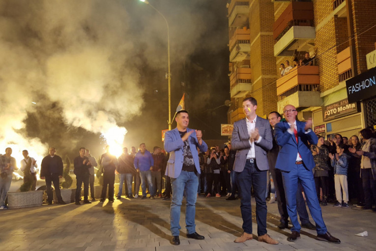 Predsednik Srbije Aleksandar Vučić čestitao je Srpskoj listi pobedu na lokalnim izborima u svim opštinama sa srpskom većinom na Kosovu i Metohiji.