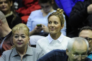 (FOTO) Majčinstvo joj lepo stoji: JELENA ĐOKOVIĆ OBJAVILA SLIKU SA ĆERKICOM