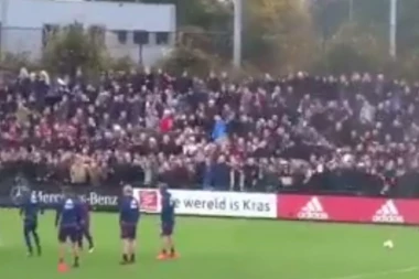 (VIDEO) Fantastičan doček igrača Ajaksa posle pobede u derbiju