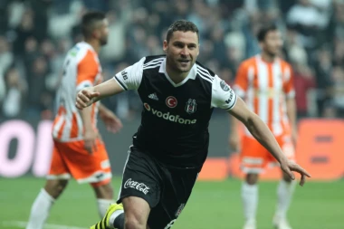 (VIDEO) Kad je teško - Tošić: SRPSKI FUDBALER SPASIO BEŠIKTAŠ U DERBIJU!