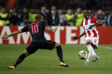 (VIDEO) Kangi "pala klapna": Nasrnuo na Zvezdinu "braću", jedan igrač ga davio!