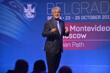 Bora Milutinović preneo svoje znanje i iskustvo na simpozijumu AFCEA