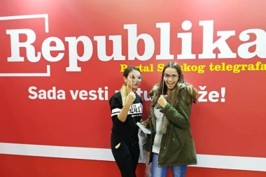 (FOTO) NAJVIŠE LAJKOVA DOBIJA NAGRADU: Zabava za tinejdžere na štandu Srpskog telegrafa i Republike!