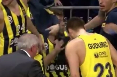 (VIDEO) FENER POBEDIO EFES: Obradović besneo na Gudurića!