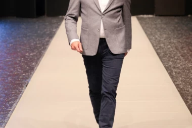 Korona i dalje muči poznate: Poznati maneken se bori za kiseonik!