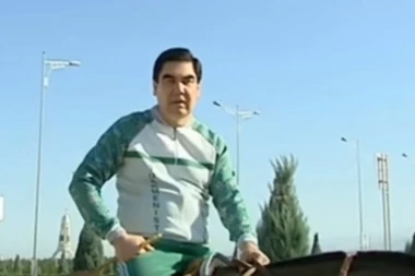 (VIDEO) Krv stepskih ratnika: Turkmenski predsednik NA KONJU U VIZITU!