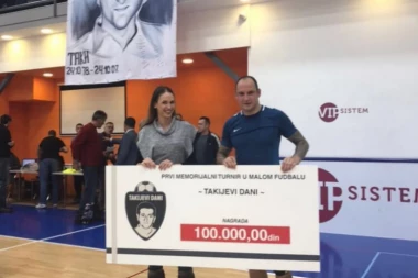 Saša Ilić uručio pehar na Dorćolu