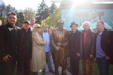 (FOTO) Vrnjačka Banja: Lauš otkrio statuu Gage