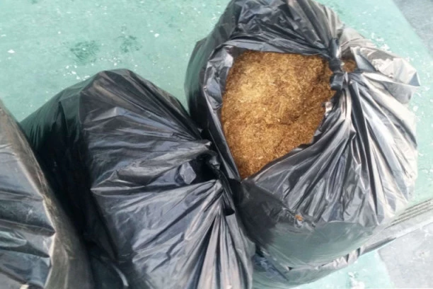 Velika zaplena: Krijumčare rezani duvan i garderobu u POŠILJKAMA KURIRSKIH SLUŽBI!