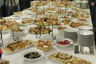 Dovitljive domaćice uspevaju da uštede: Evo koliko prosečnog Srbina košta obeležavanje krsne slave!