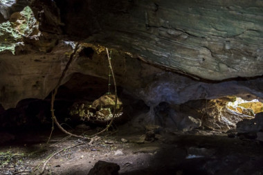 Milutin je bio zazidan u pećini skoro godinu i po dana! Čudom je preživeo, a kada je izašao sačekalo ga 1.000 ljudi