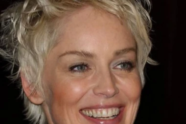 ŠERON STOUN VOLI "PILETINU": Poznata glumica se verila sa čak 19 godina mlađim dečkom!