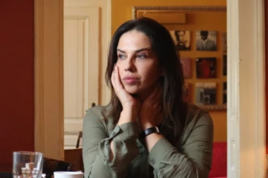 (FOTO) SIN NATAŠE NINKOVIĆ JE OPASAN FRAJER! Glumica pokazala naslednika, devojke u transu zbog njega!