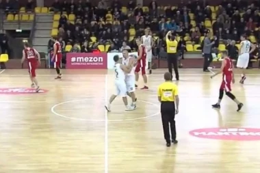 (VIDEO) PESNIČENJE NA TERENU: Pogledajte tuču saigrača u Litvaniji