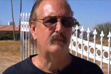 (VIDEO) KAKAV CAR: PRODAJE IMANJE JER SU DOSADILE "VANZEMALJSKE AKTIVNOSTI"