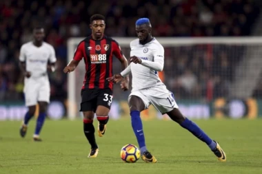 (FOTO) Šta se plavi na zelenom terenu? Bakajoko ofarbao glavu kako bi proslavio pogodak!