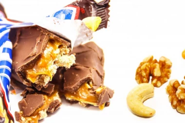 KOJI KRALJ: Izveo pet pljački snikers čokoladicom!