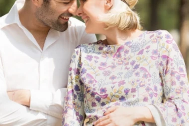 ČESTITAMO: Poznata pevačica se porodila!