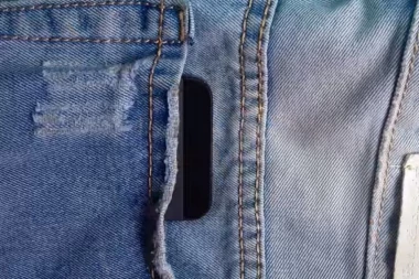 DEVEDESETE SE VRATILE U NS: Tinejdžeri napali maloletnika i oteli mu mobilni telefon